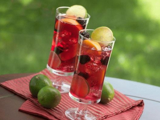 Сангриа је једноставан и ефикасан начин употребе воћа у облику пића.