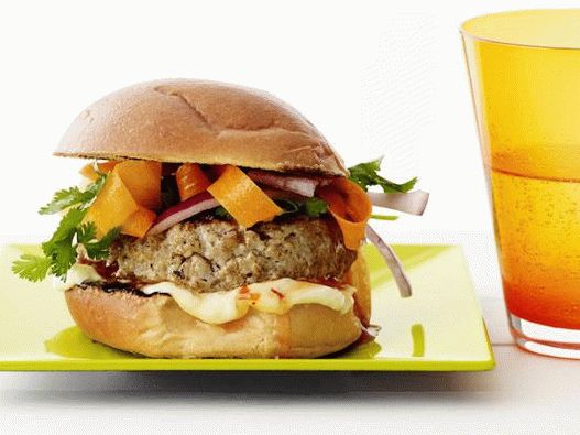 Хамбургер у тајландском стилу са свињским мљевеним (бр. 34)
