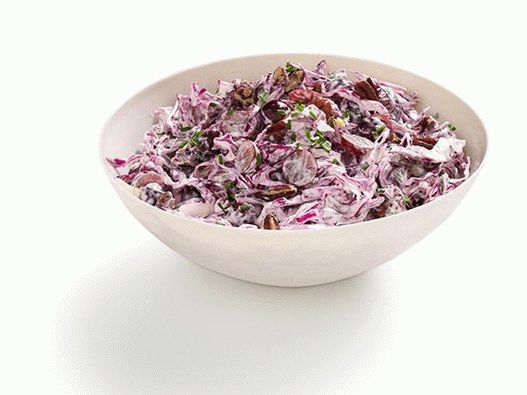 Салата са црвеним купусом, грожђем и пеканима (бр. 8)