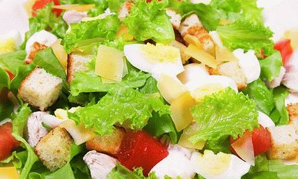 готовим-салат-цезар-с-курицеј