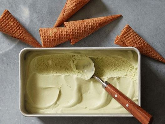 Сладолед са аромом зеленог чаја без употребе произвођача сладоледа