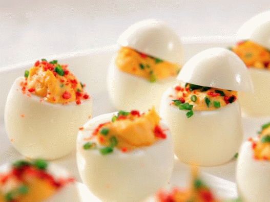 Фото пуњена јаја са поклопцима