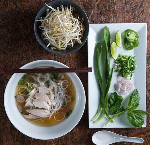 Фотографија фо га (вијетнамска супа од риже и резанци)