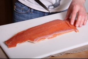 Ружичасти лосос испод маринаде
