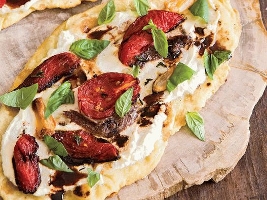 Фото италијанска фоцацциа са парадајзом