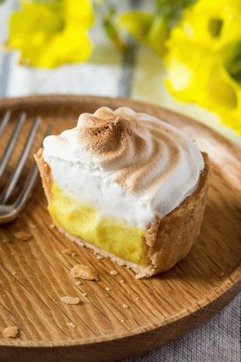 Фото цупцакес са лимунским курдом и мерингуеом