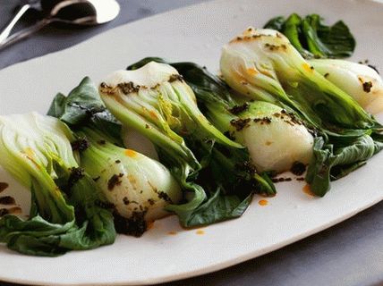 Фотографија Бок цхои куханог купуса у азијским зачинима