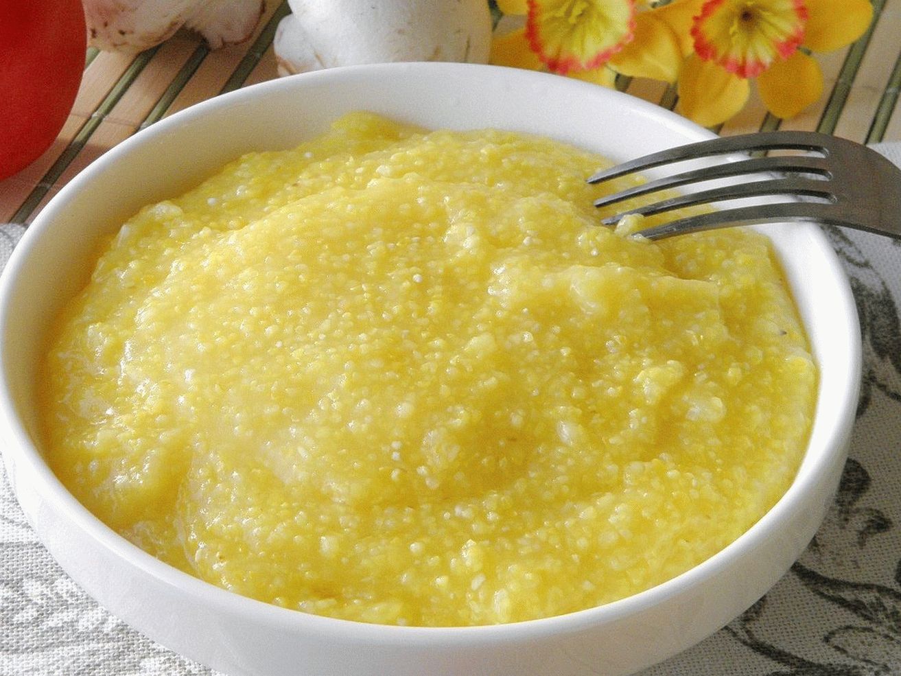 Кукурузна каша са лук ом
