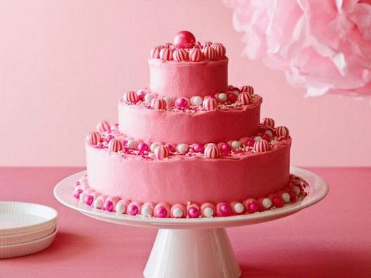 Фотографија јела - Рођенданска торта са јарко ружичастом маслацем