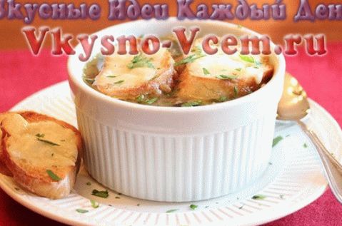 супа од лука са крутонима и сиром