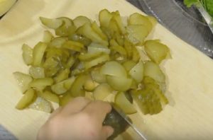 Немачка кромпир салата са ловачким кобасицама - 2