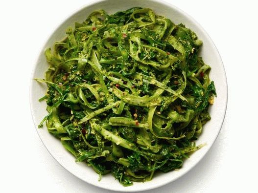 Фото поврће од шпарога са резанцима песто