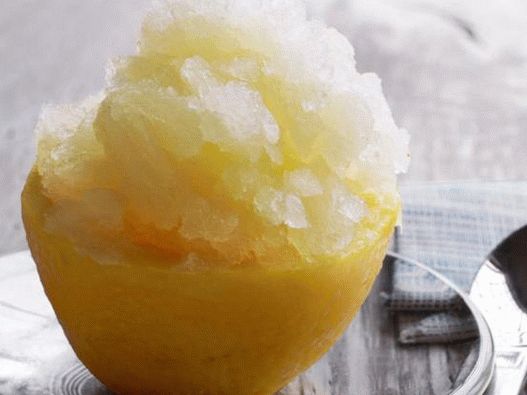 Воћна ледена лимунада са босиљком