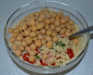 Салата а од кускус а и чичерике