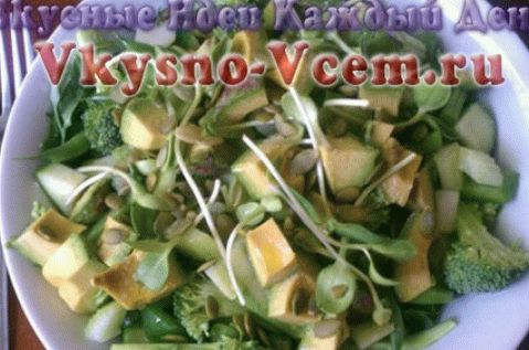 Салата од клијавих сунцокретових клица