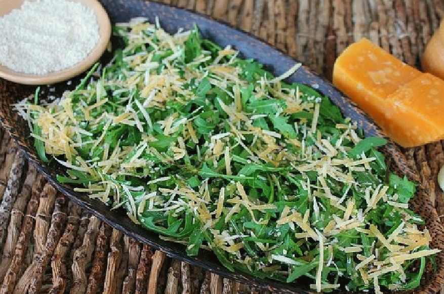 Салата с руколом и сиром