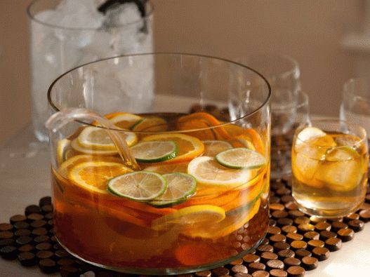 Пхото Сангриа фром вхите вине