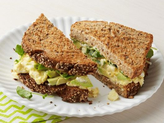 Фото сендвич са воденим кремом са намазом од јаја