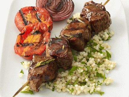 Фотографија говеђег ћевапа са кускусом