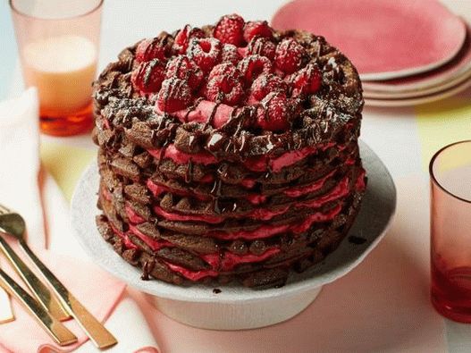 Фото чоколадна торта од вафла са шлагом