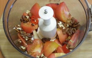 Сива храна адјика