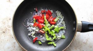 Топла салата од кускуса