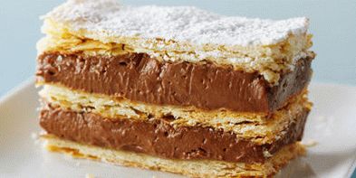 Фото торта Наполеон са чоколадном кремом Патиссиер и лешницима