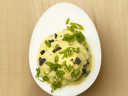 Фотографија јаја са тартуфом