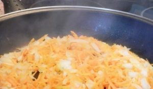Зелени купус јуха од спанаћ а