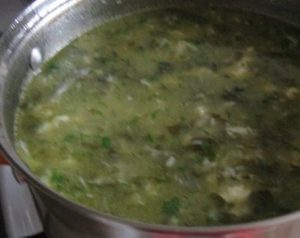 Зелени купус јуха од спанаћ а