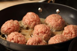 Пржене свињске месне округлице