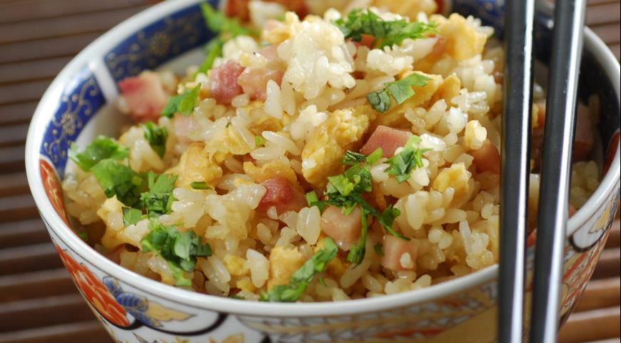 Пржени пиринач са јајима
